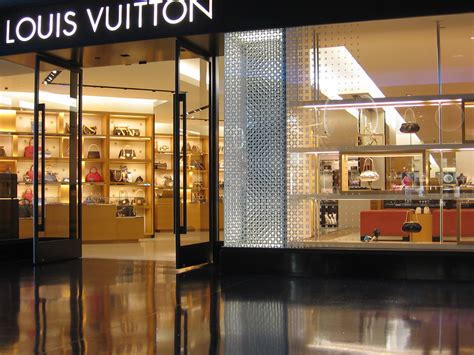 louis vuitton caesars forum